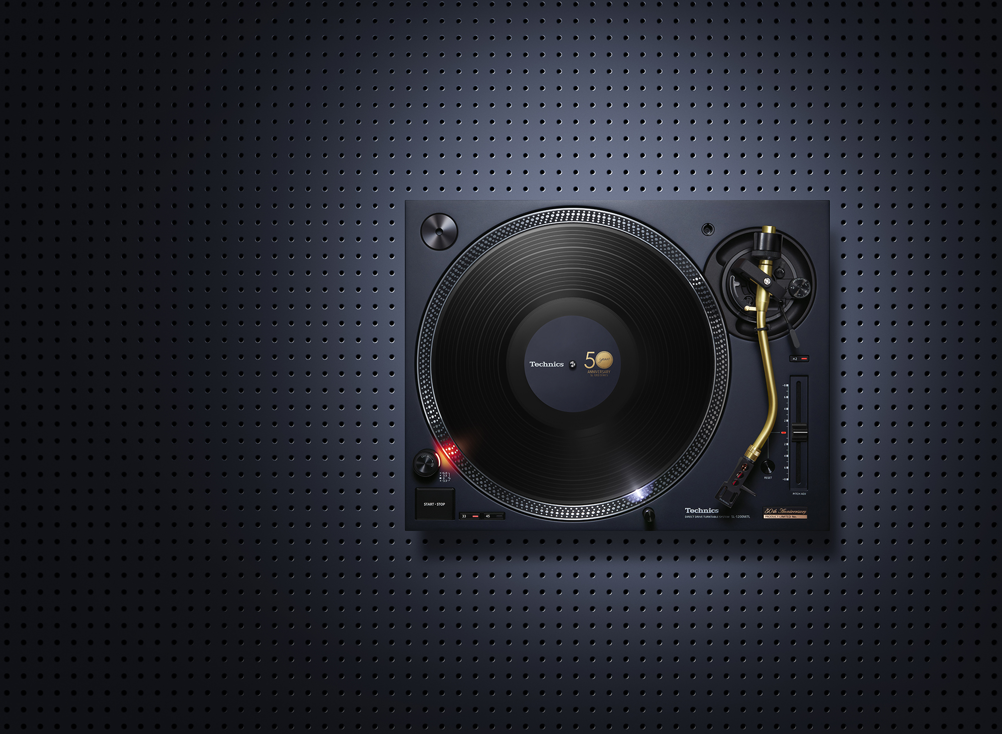 Technics SL-1200MK7EG Technics SL-1200MK7 echipament DJ cu antrenare directă (Motor cu acționare directă fără fier în construcția rotorului care generează o rotație stabilă, conectori Power/Phono, braț de înaltă sensibilitate) 10 Technics SL-1200MK7EG SL 1200M7L getinspired 2